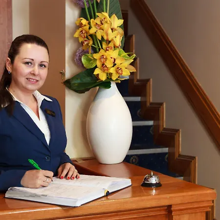 Kingfisher Townhouse 3*