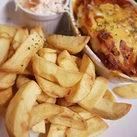 Kingfisher Townhouse بيت ضيافة