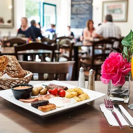 بيت ضيافة Kingfisher Townhouse 3*