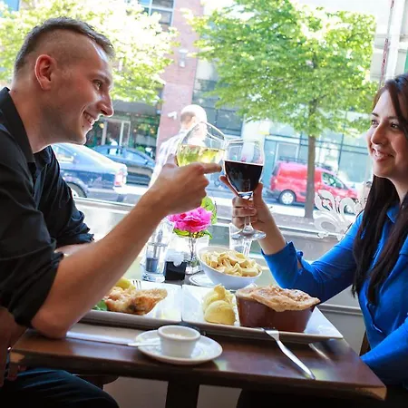 بيت ضيافة Kingfisher Townhouse