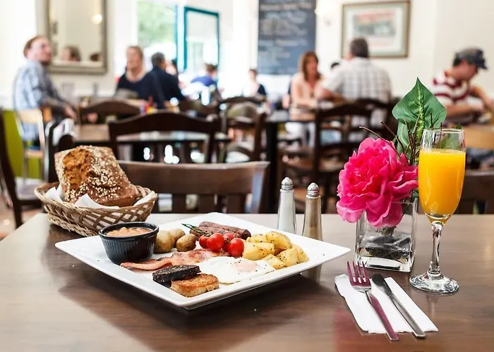 게스트하우스 Kingfisher Townhouse 3*